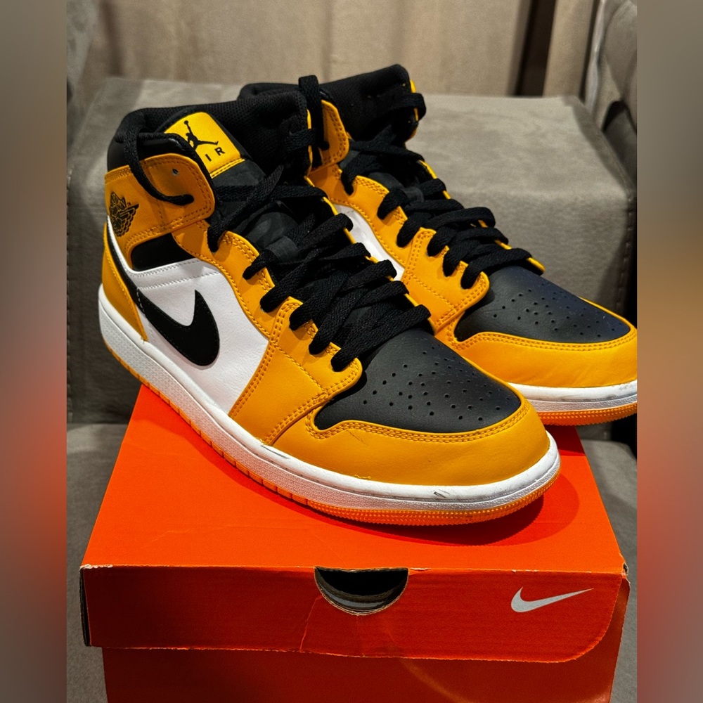 Jordan 1 Mid - Picture 2 of 9